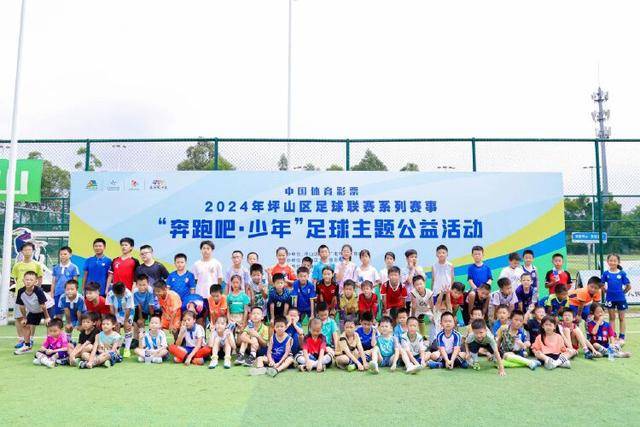 激烈对抗！杜兰特遭福克斯防守猛击怒火中烧